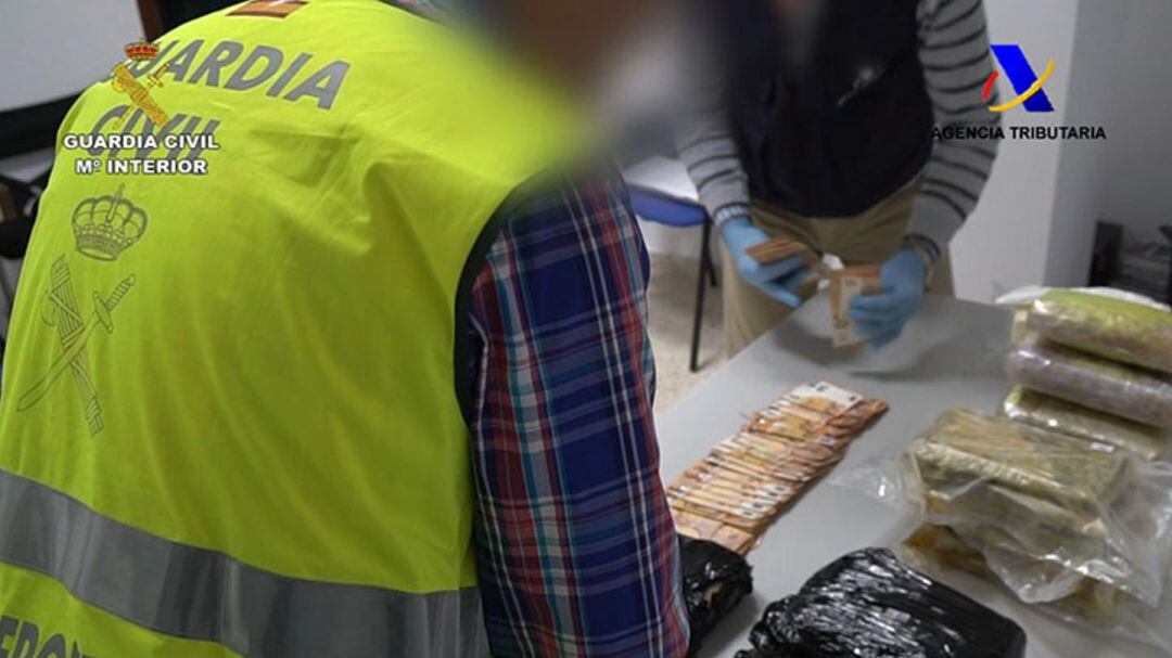 Un detenido cuando trataba de transportar 18 kilos de cocaína hasta Canarias desde Huelva. 