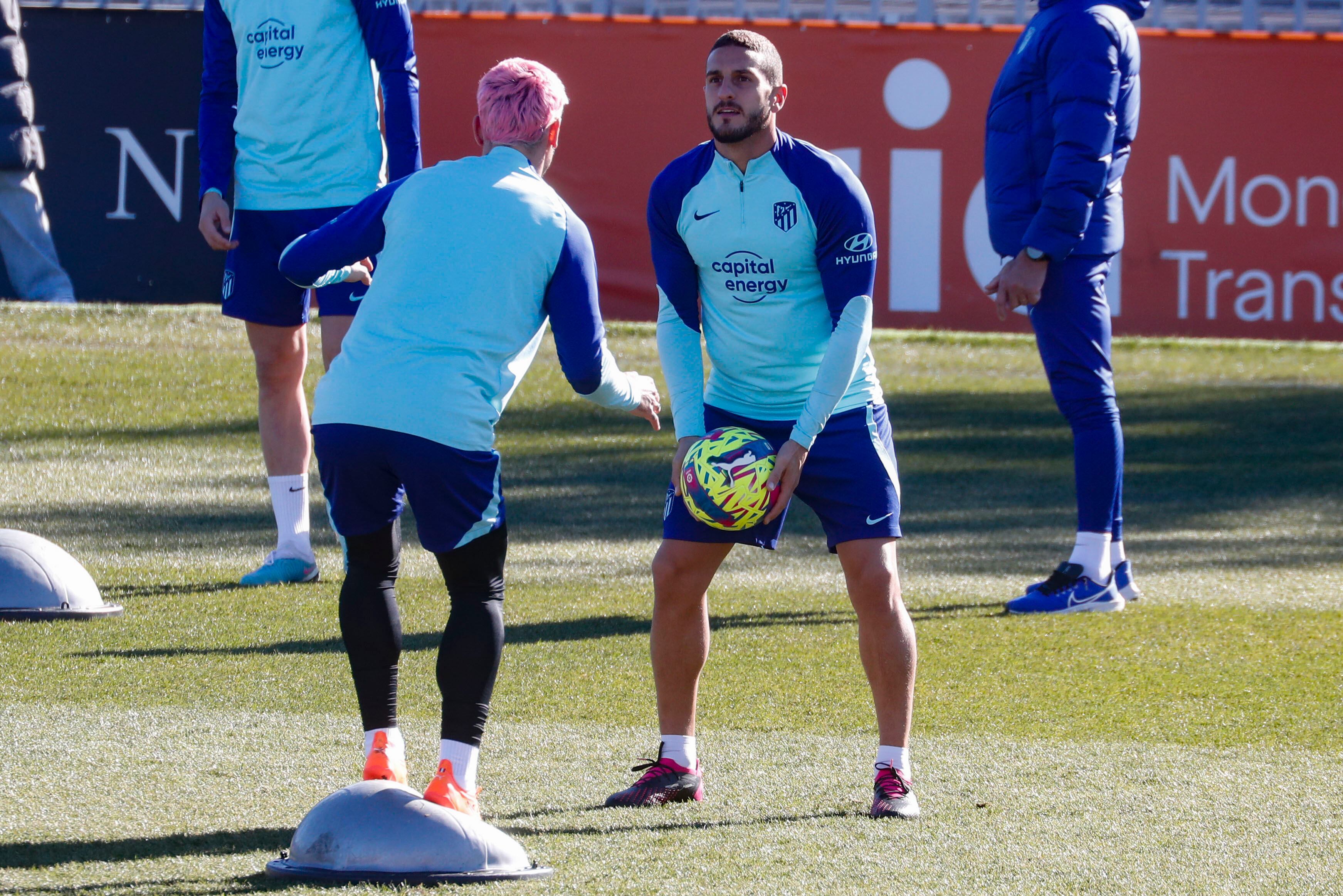 Entrenan los jugadores del Atlético de Madrid- EFE/Zipi