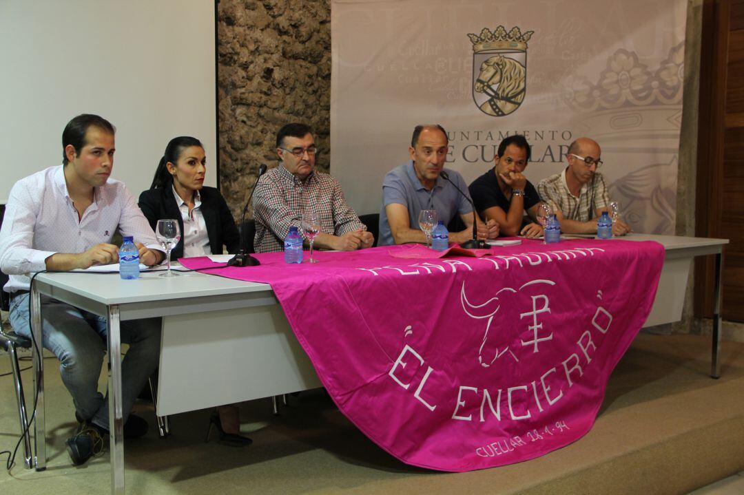 Representantes de distintas asociaciones durante su participación en el Foro organizado por la Peña Taurina El Encierro