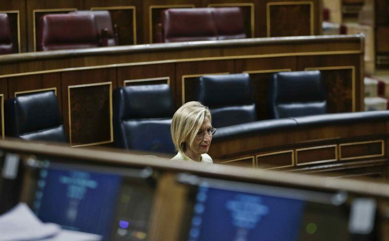 GRA014 MADRID, 18/06/2015.- La líder de UPyD Rosa Díez, durante el pleno que hoy celebra el Congreso de los Diputados. EFE/Emilio Naranjo