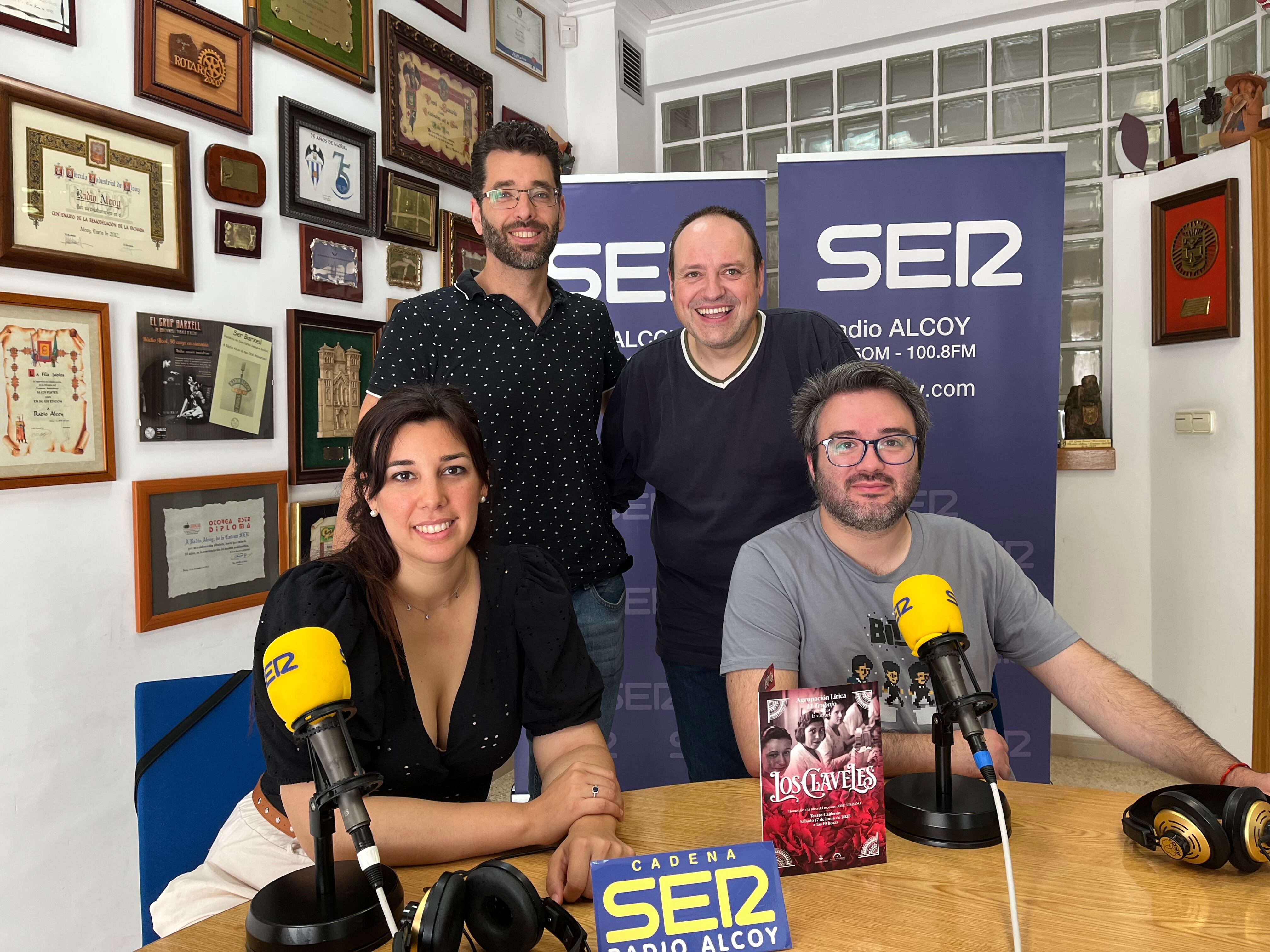 Gemma Soler, Raúl Roldán, Alberto Ballestra i Javier Pérez han presentat en 'Hoy por hoy Alcoi' la sarsuela 'Los claveles' que representaran el 17 de juny al Teatre Calderón.