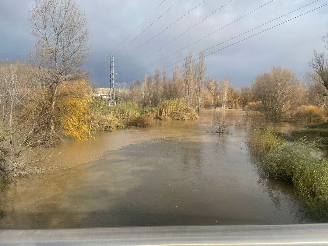 La crecida del Ebro ha inundado el parque del Iregua en Logroño.