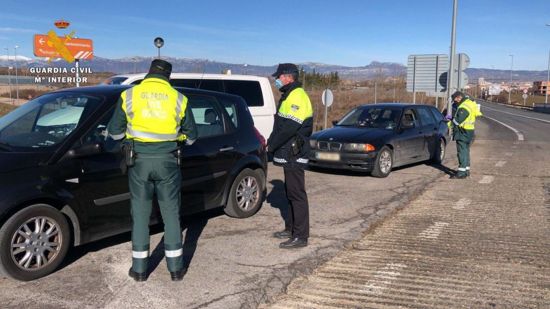 Controles de la Guardia Civil para hacer cumplir las medidas de movilidad tanto en Logroño,Lardero y Villamediana como las de toda La Rioja