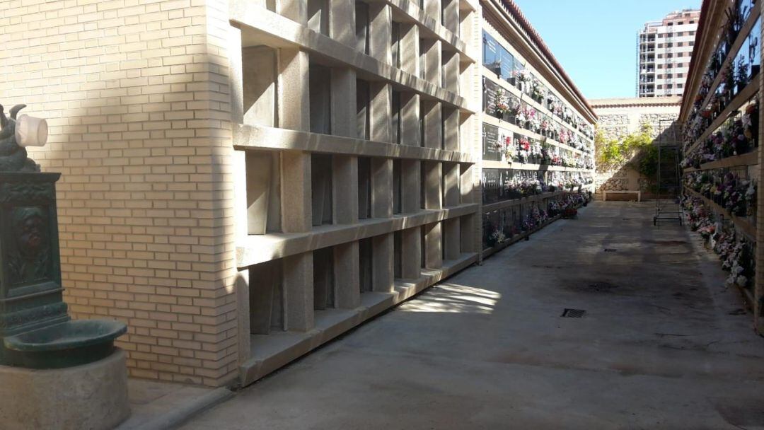 Imagen de nichos en un cementerio de la ciudad de València.