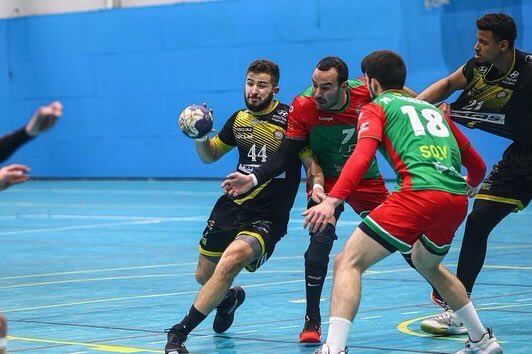 Víctor Enebral (i) con la camiseta de Ciudad Real durante un partido de la reciente temporada ante Sant Quirze