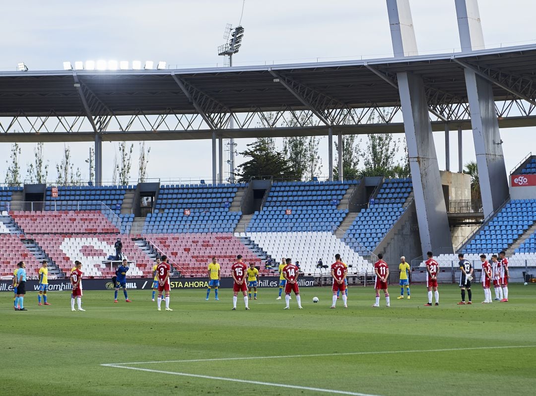 El Almería, indignado ante la incertidumbre de los play-off