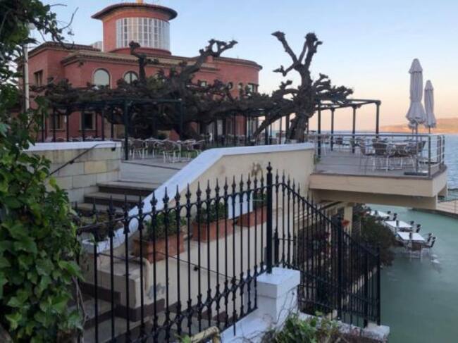 Instalaciones del Club de Regatas, vacías.