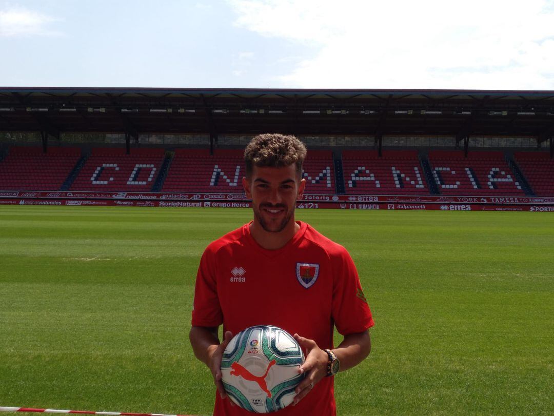 Curro Sánchez ya es uno más en la plantilla del Numancia.