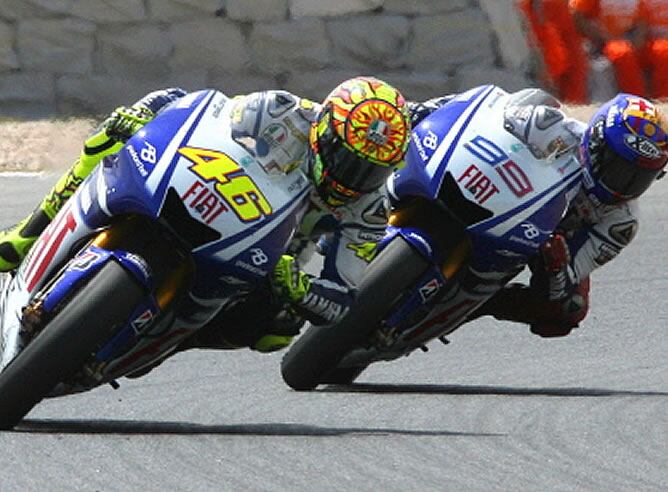 Rossi y Lorenzo han librado una dura batalla durante las últimas vueltas