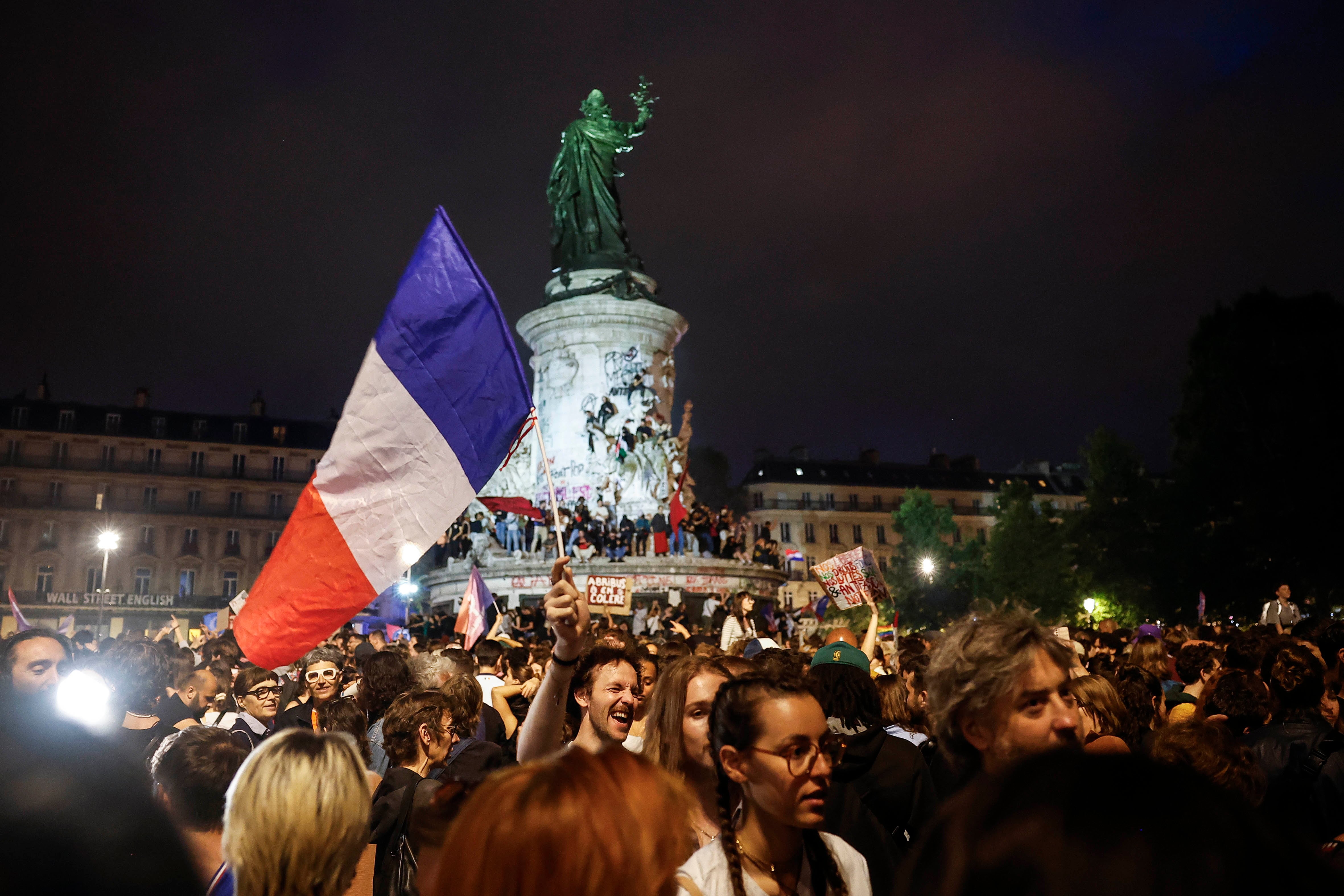 Francia celebra el triunfo de la izquierda. EFE/EPA/YOAN VALAT