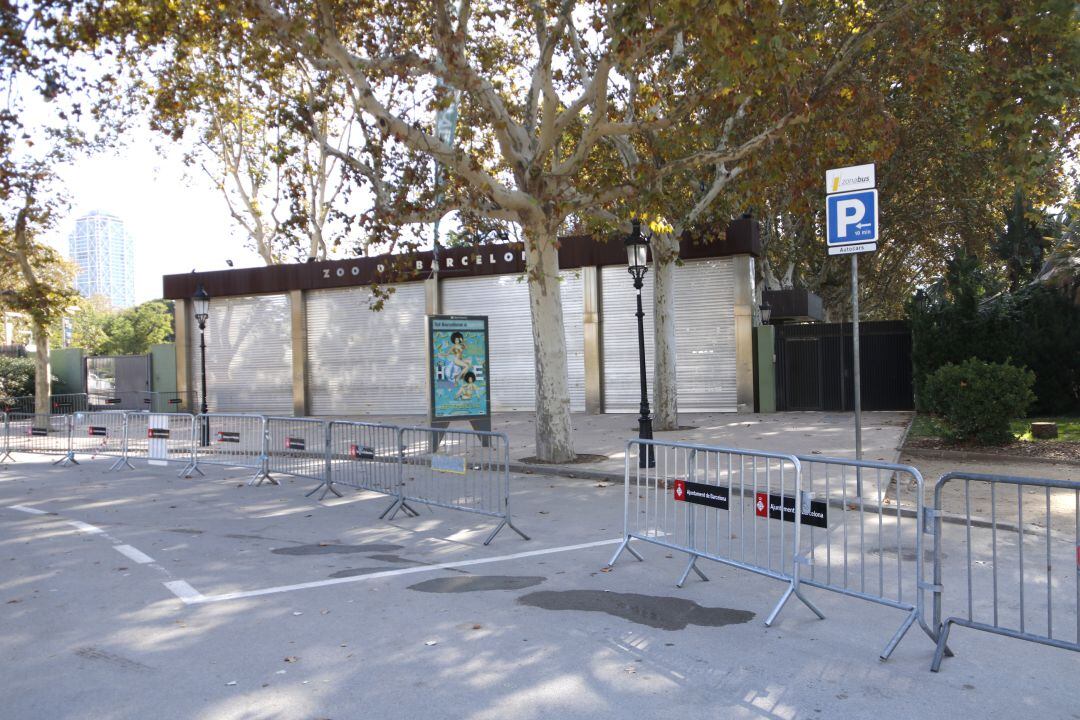 Una de les portes del Zoo de Barcelona