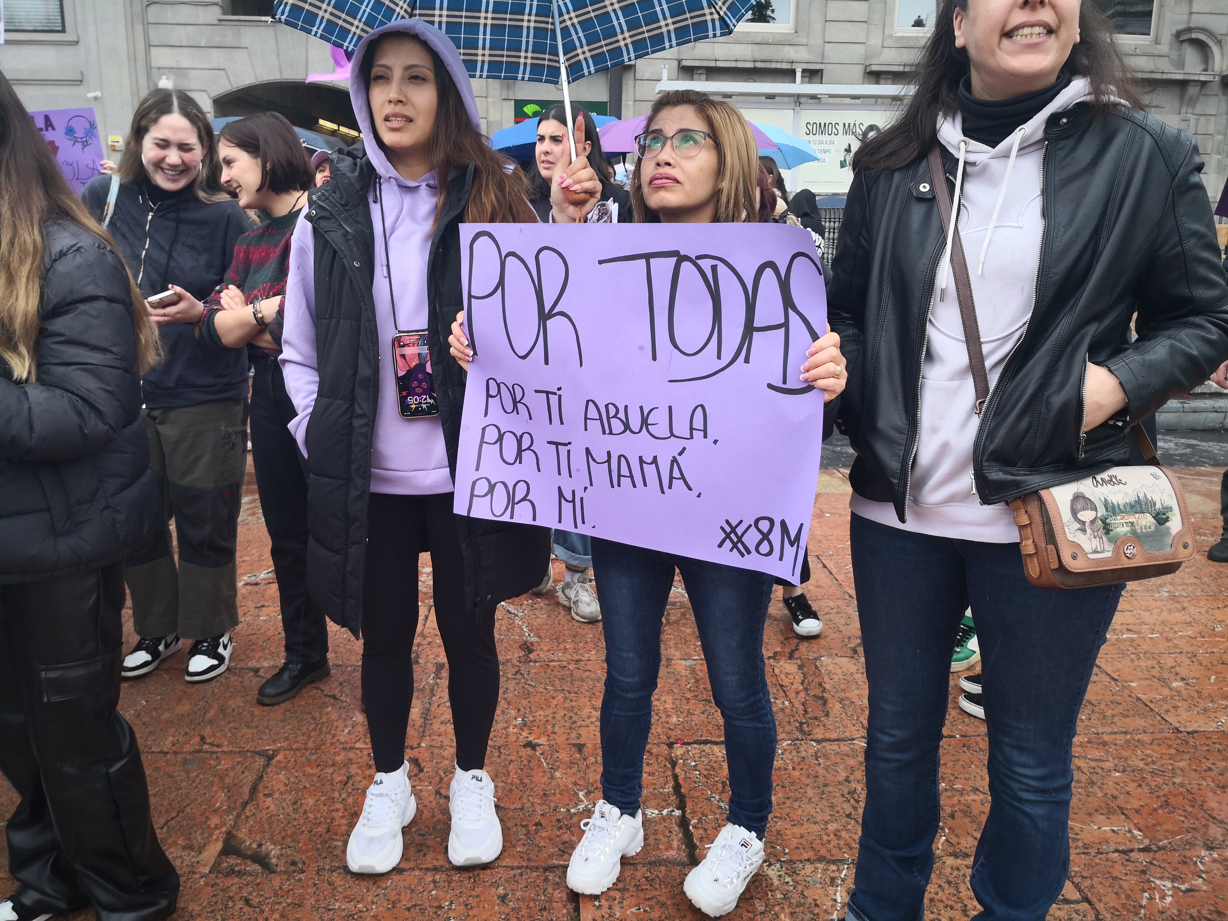 Manifestación 8-M Sindicato Estudiantes y Libres y Combativas. Plaza de la Escandalera de Oviedo