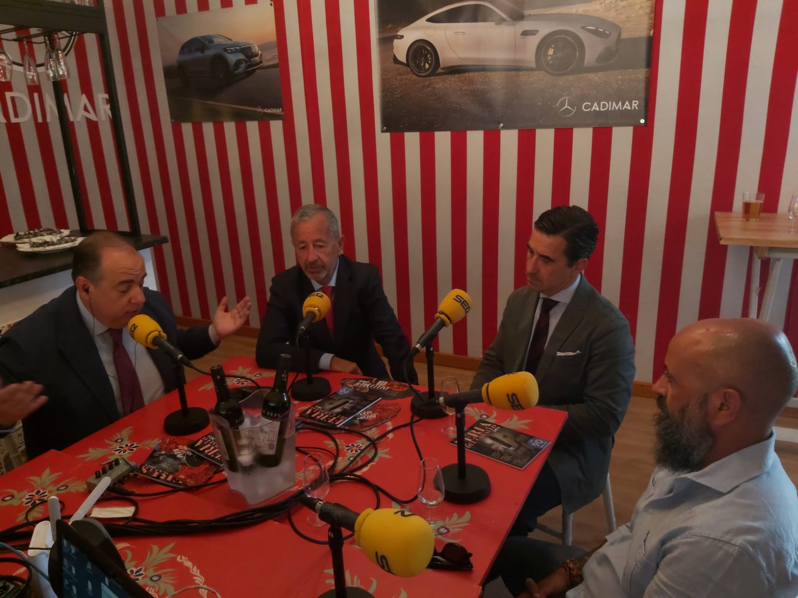 Momento del programa de radio en la Caseta de Radio Jerez