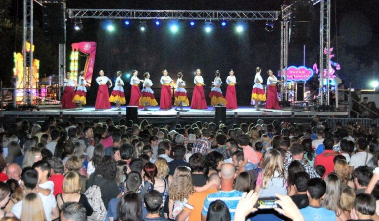 Los grupos locales y de asociaciones tomarán el escenario de las fiestas