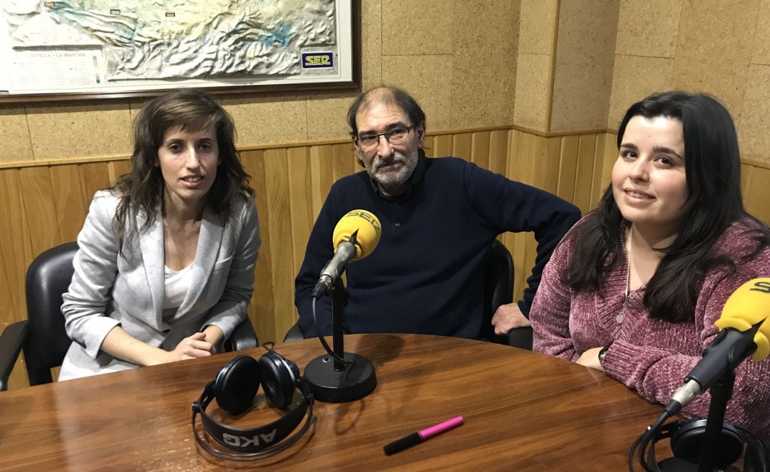 Beatriz Hernández, Clemente Gómez y Leticia Contreras en el estudio de SER Cuenca.