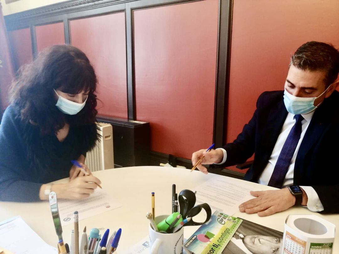 Firma del convenio para fomentar el turismo