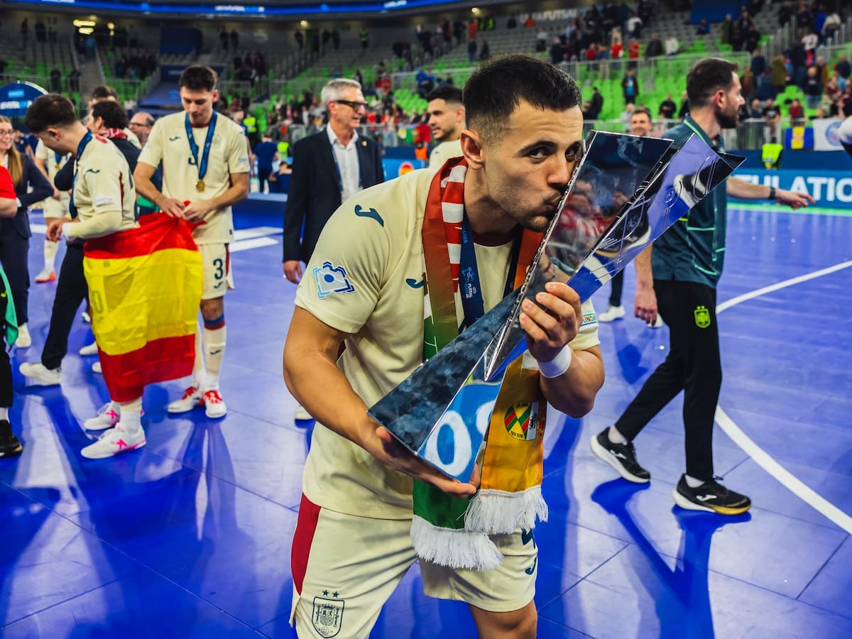 Adri Rivera, campeón europeo de fútbol sala: "Guardo un bonito recuerdo de Talavera y su afición"