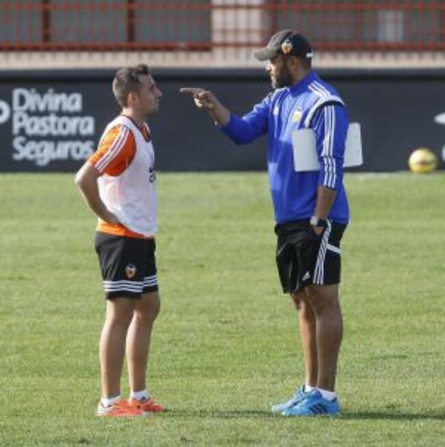 22/10/14 ENTRENAMIENTO DEL VALENCIA CF ALCACER - NUNO