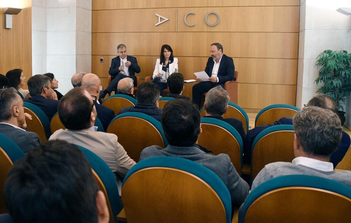 La conselleira Martínez Allegue con representantes de la Asociación Provincial de Empresarios de la Construcción de Ourense (ACO)