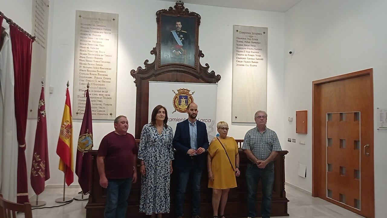 Asociación de Vecinos de Lorca y el concejal de Sanidad, José Ángel Ponce