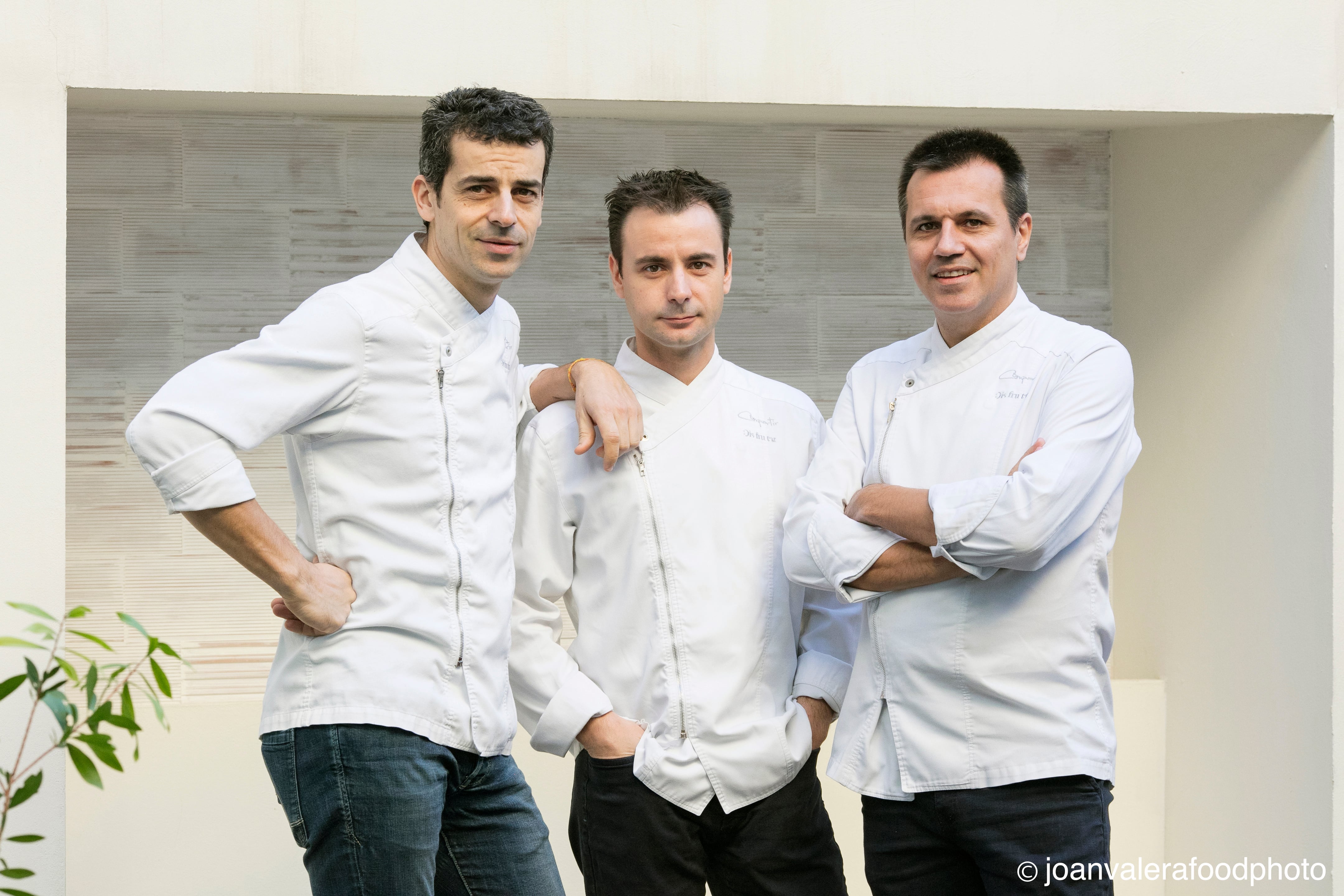 Mateu Casañas, Eduard Xatruch y Oriol Castro, chefs del restaurante Disfrutar (Barcelona).