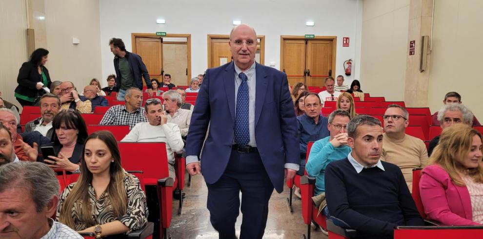 Miguel Ángel Anía, momentos antes del inicio de la exposición del nuevo mapa concesional de autobuses ante los alcaldes oscenses.