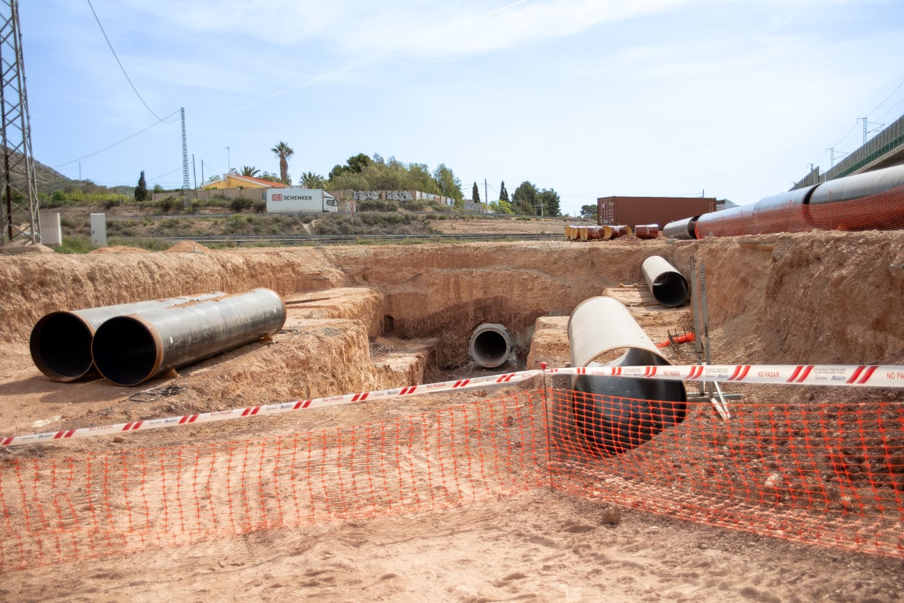 Las obras del tramo II del trasvase Júcar-Vinalopó se llevan a cabo junto a la A-31, en el término municipal de Novelda