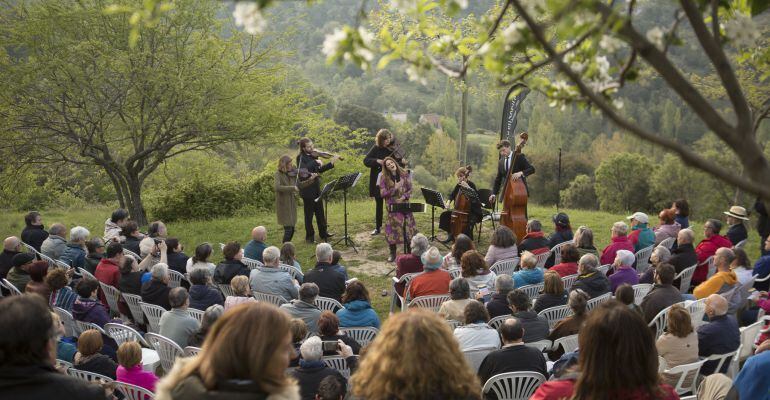 Actuación al aire libre en el Festival Música en Segura.
