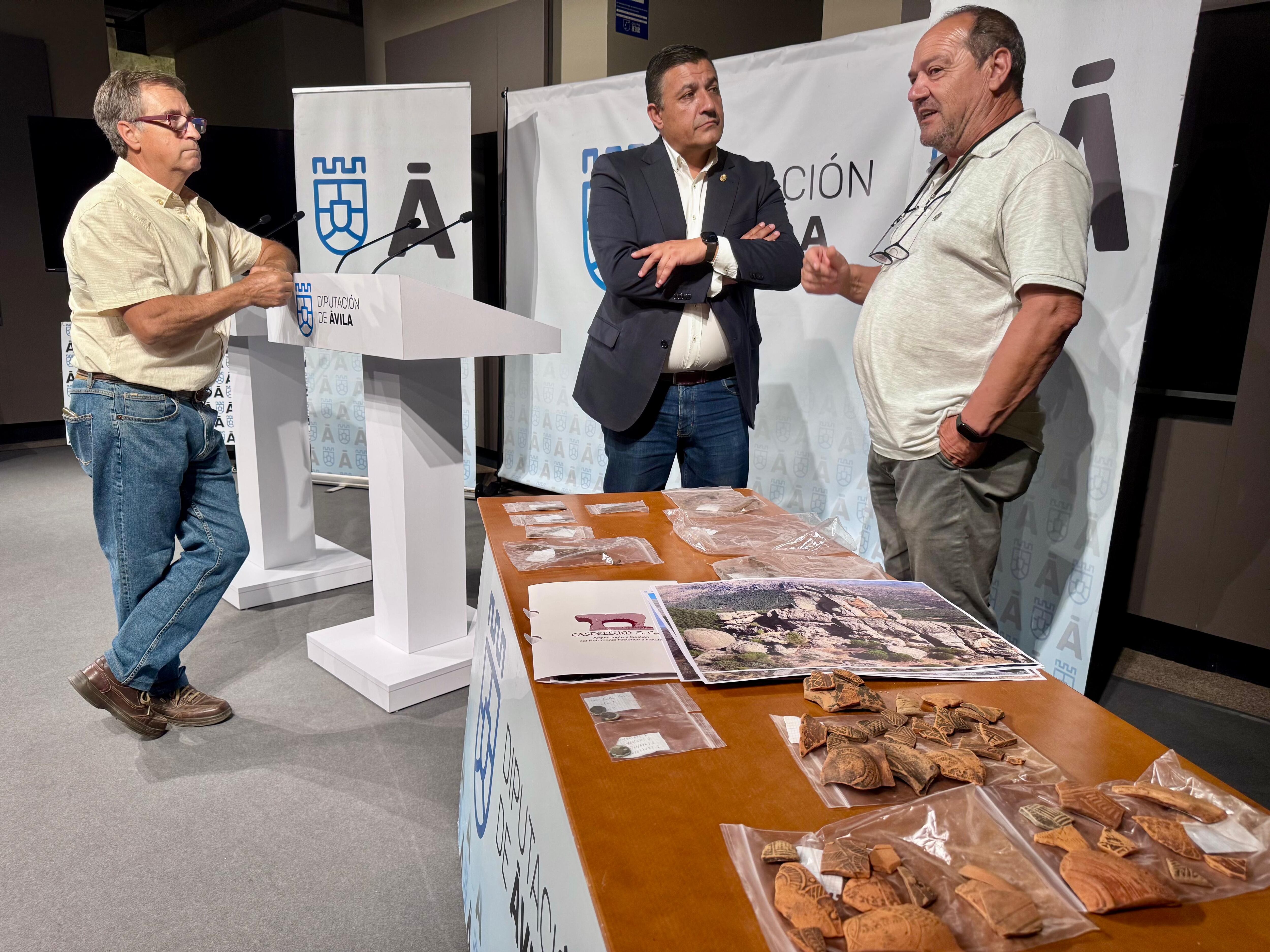 Presentación hallazgos excavaciones en Peña La Mora en Navatalgordo./Diputación de Ávila