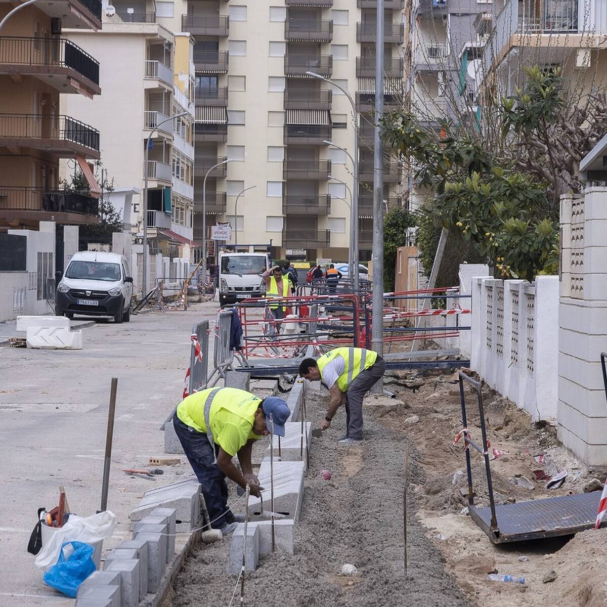 Las obras de la calle Atlàntic de la playa de Gandia acabarán antes del inicio de la temporada turística