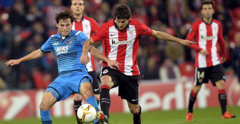 UEFA Europa League Group Stage  Group L - San Mames Stadium, Bilbao, Spain - Athletic Bilbao&#039;s Mikel San Jose in action against AZ Alkmaar&#039;s Joris van Overeem