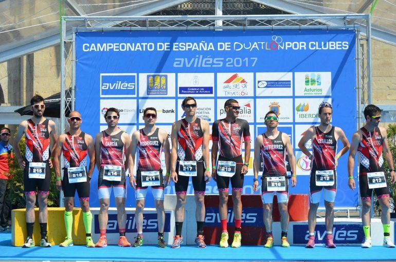 Integrantes del club Triatlón Eresma, alguno de los cuáles participó en el campeonato de España de Duatlón Cross en Almazán