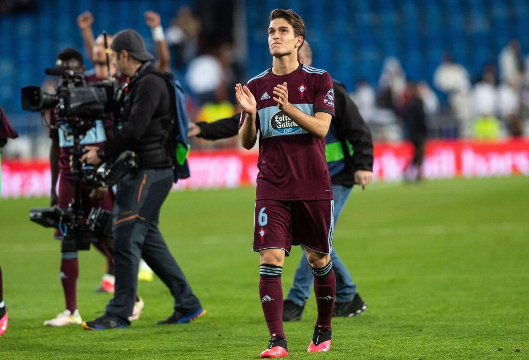 Denis Suárez celebra el empate conseguido en el Bernabéu