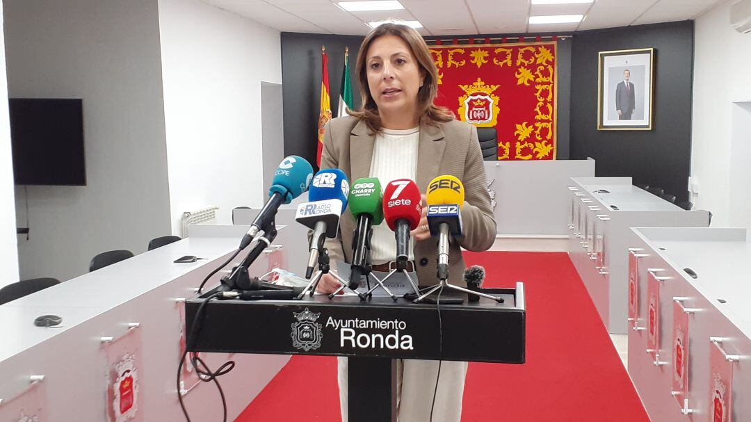 La alcaldesa de Ronda, Mari Paz Fernández, ha comunicado la noticia este miércoles