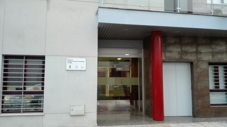 Centro de Servicios Sociales Comunitarios, calle 28 de Febrero (frente al Servicio de Urgencias del Cetnro de Salud)