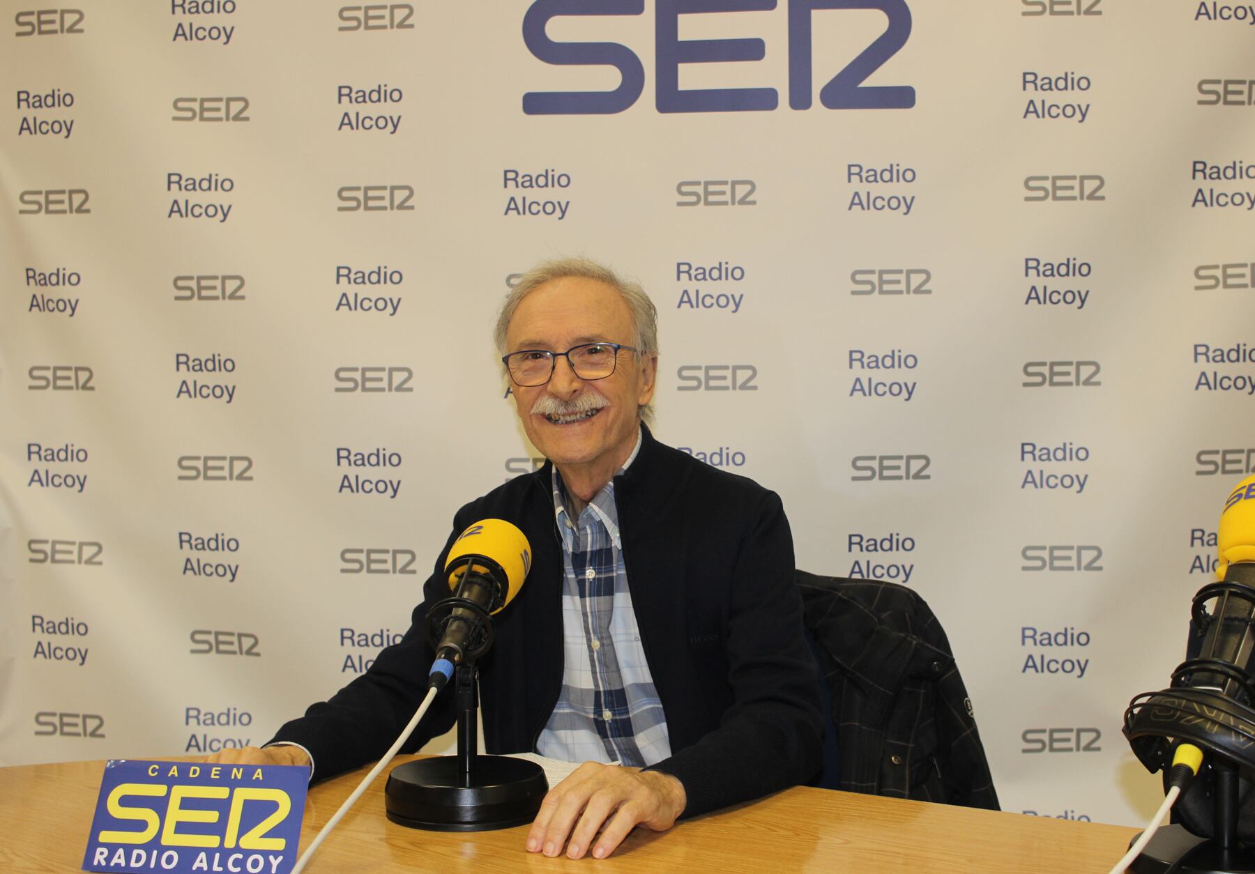 Ricardo Canalejas, en el estudio central de Radio Alcoy