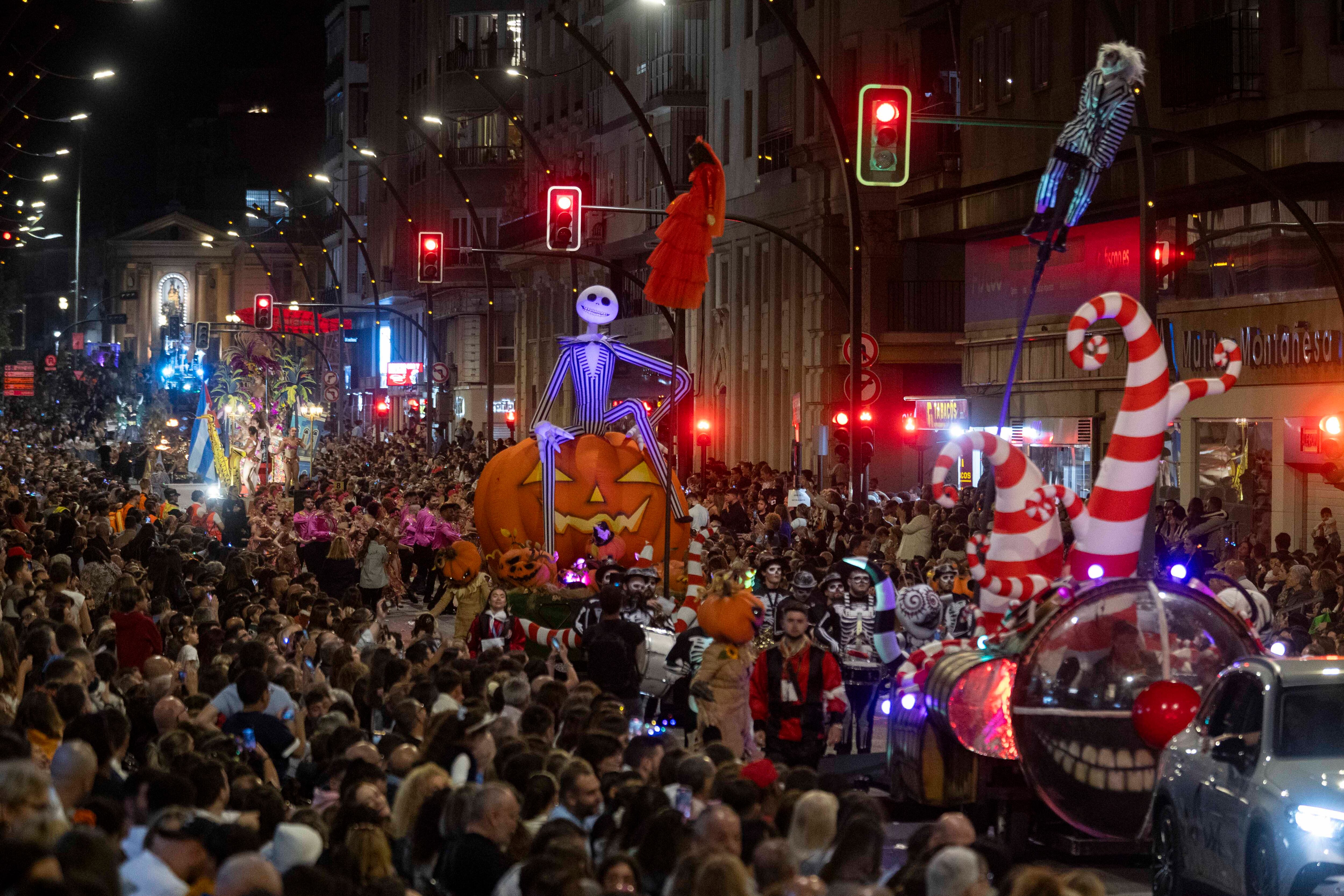 Desfile del entierro de la Sardina en Murcia. EFE/Marcial Guillén