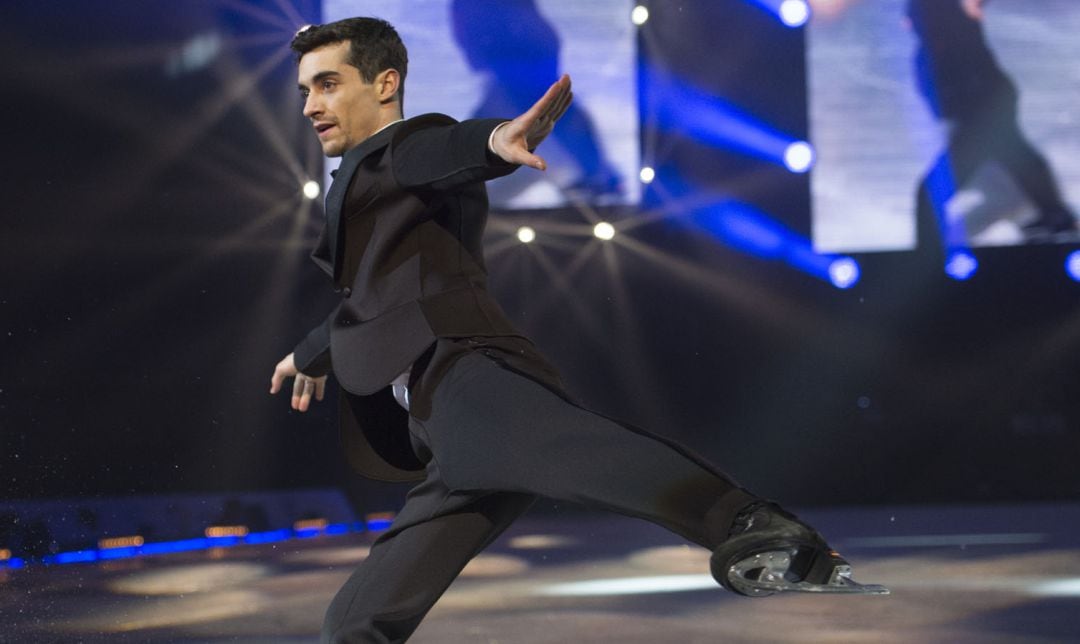 Junto a una treintena de patinadores de élite, artistas como Diana Navarro, Blas Cantó o Carlos Jean, el conocido patinador será el protagonista de un espectáculo único en España