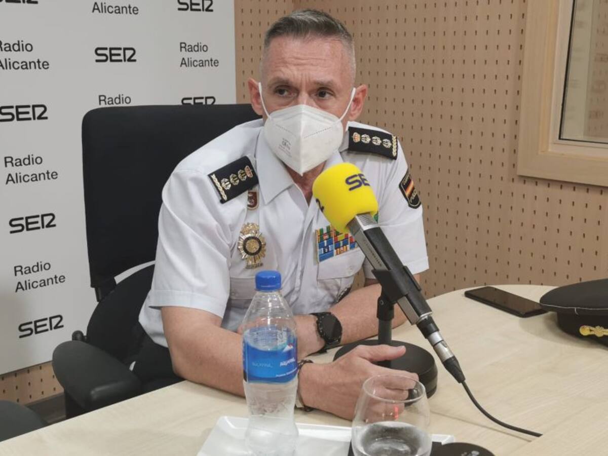El comisario jefe de la Policía en Alicante apela a los jóvenes: "Deberían comportarse como adultos"