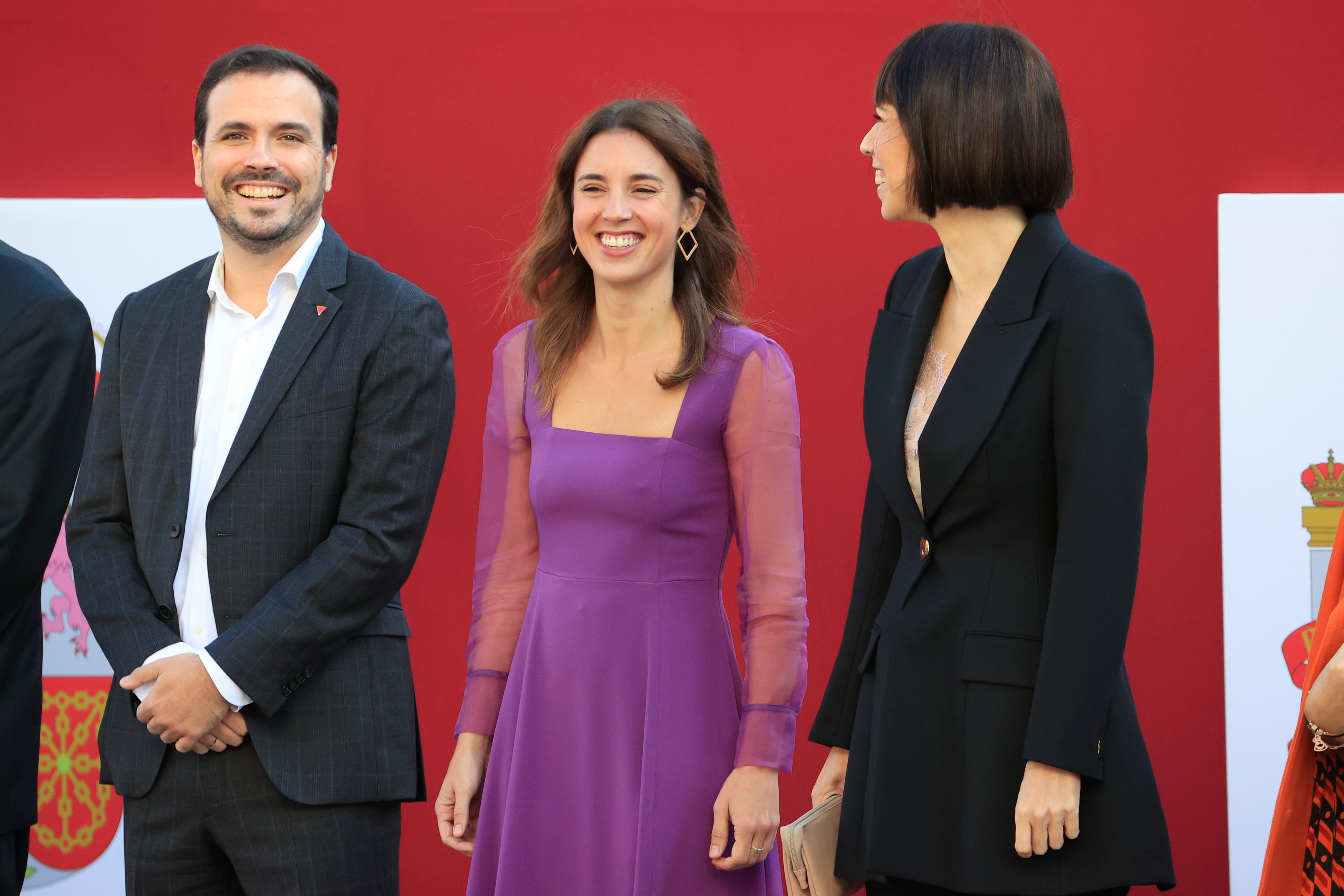 Los ministros de Consumo, Alberto Garzón; de Igualdad, Irene Montero y de Ciencia, Diana Morant (d), al inicio del desfile del Día de la Fiesta Nacional, este miércoles, en Madrid. 