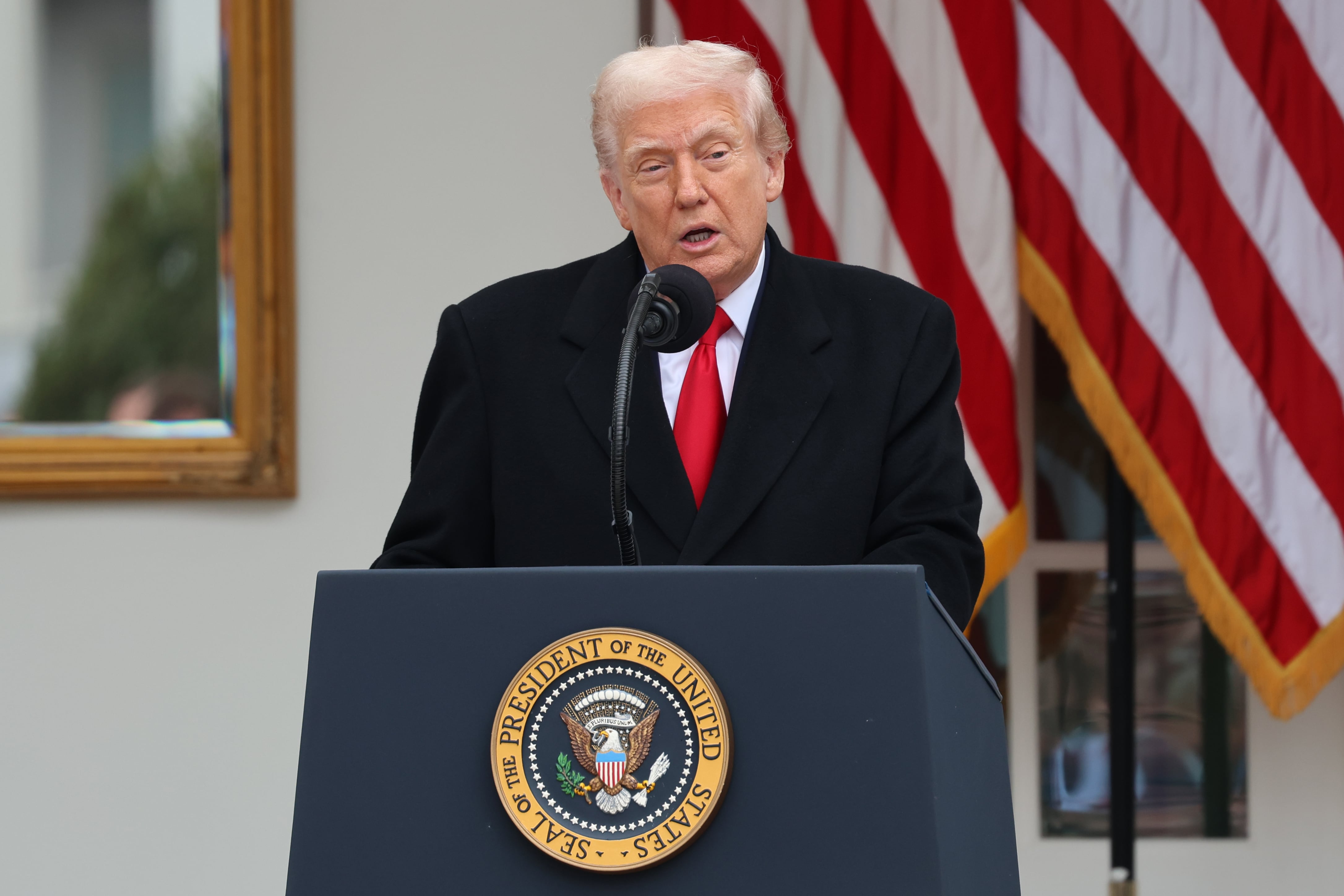 El presidente de Estados Unidos, Donald Trump, ha adelantado que podrían arrancar operaciones por tierra para detener a supuestos narcotraficantes venezolanos. EFE/Octavio Guzmán