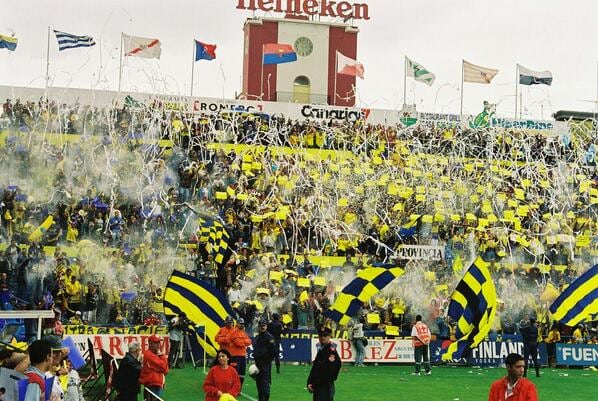 La antigua grada Naciente del Estadio Insular / @UltraNaciente