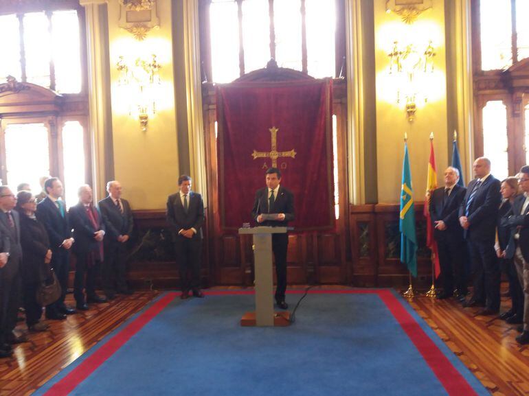 El presidente de la Junta General del Principado, Pedro Sanjurjo, en el acto de celebración institucional del aniversario de la aprobación de la Constitución Española