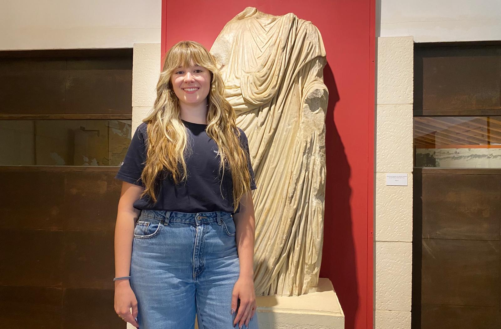 Ana González Muro, guía turística de Segóbriga que nos ha acompañado durante el programa en un recorrido por los espacios más emblemáticos del parque arqueológico.