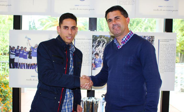 Manuel Caballero junto al director deportivo del Xerez DFC Juan Carlos Ramírez