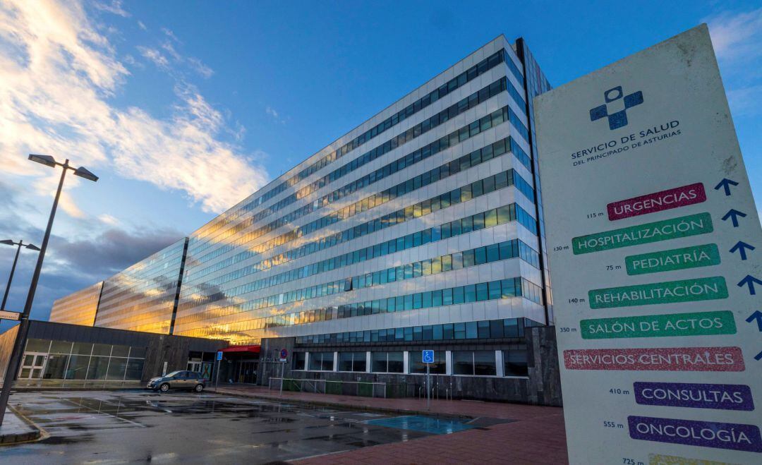 Entrada principal al Hospital Universitario Central de Asturias.