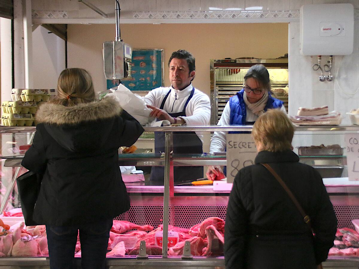 Los vendedores del Mercado de Abastos, ilusionados con el proyecto de reforma: "Es una mejora increíble"