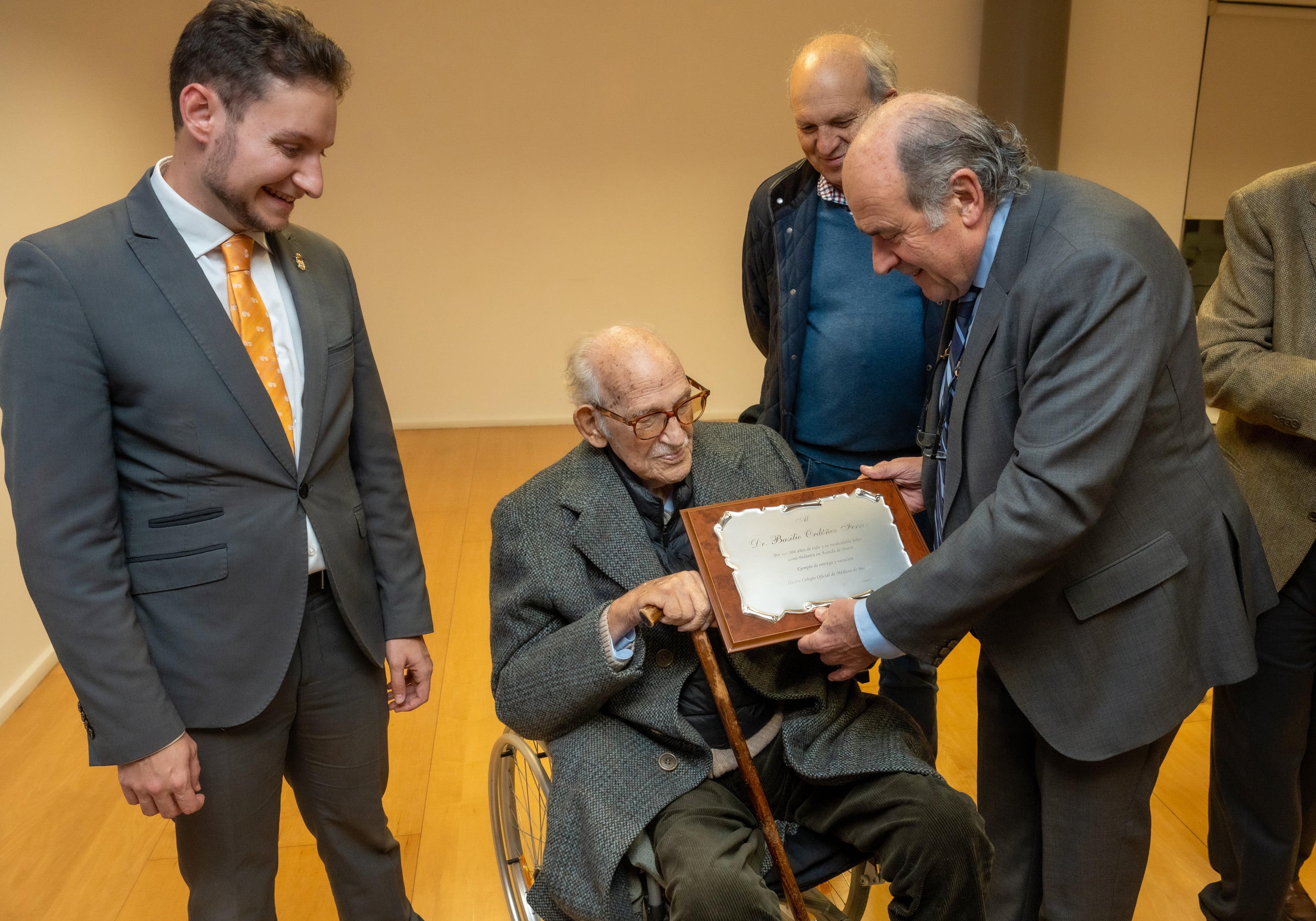 Homenaje a Basilio Ordóñez del Colegio Oficial de Médicos en Aranda