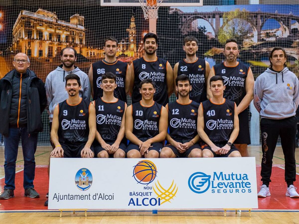 El equipo sénior masculino autonómico del Mutua Levante Nou Bàsquet Alcoi asciende a nacional