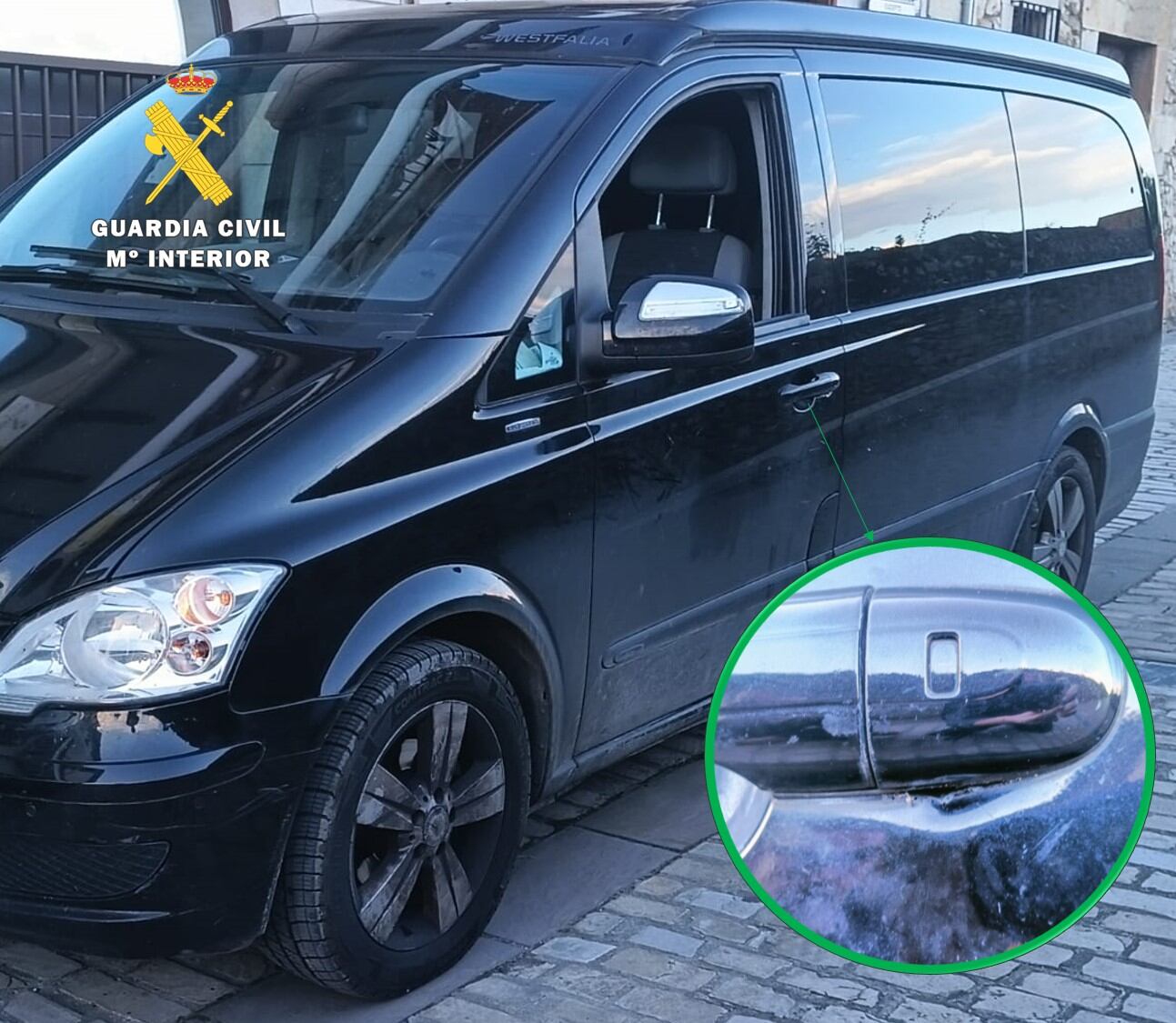 Los autores, que ya han sido detenidos, accedían al habitáculo de los automóviles mediante la fractura de sus ventanillas o el forzamiento de sus cerraduras